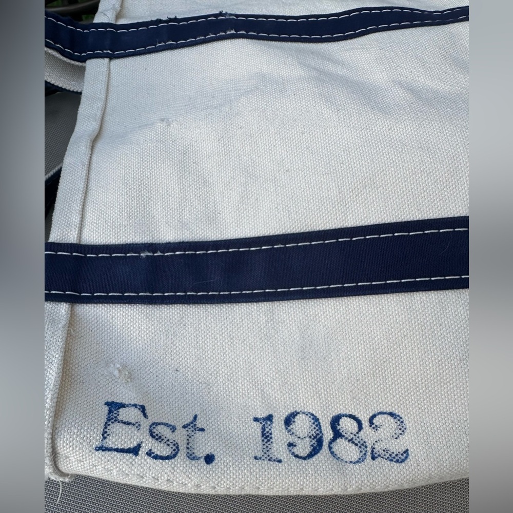 L.L. Bean boat and tote small shoulder tote